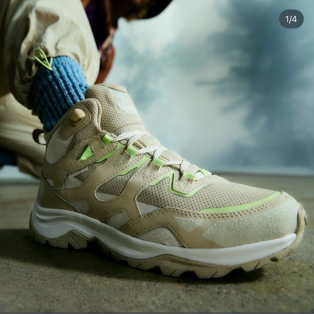 The North Face Beige Hedgehog 3 Mid Sneakers Women’s size 7 ,8 NEW